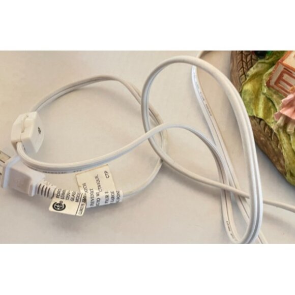 Light-Up Musical Resin Santa at Workbench – 9.5" Vintage Christmas Decor - Picture 8 of 8